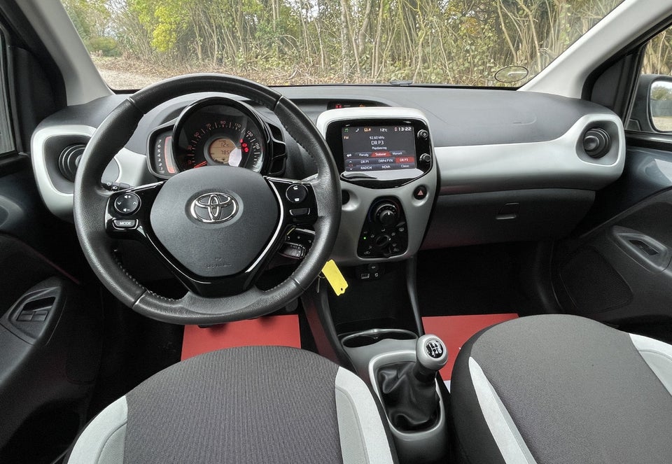 Toyota Aygo 1,0 VVT-i x-touch 5d