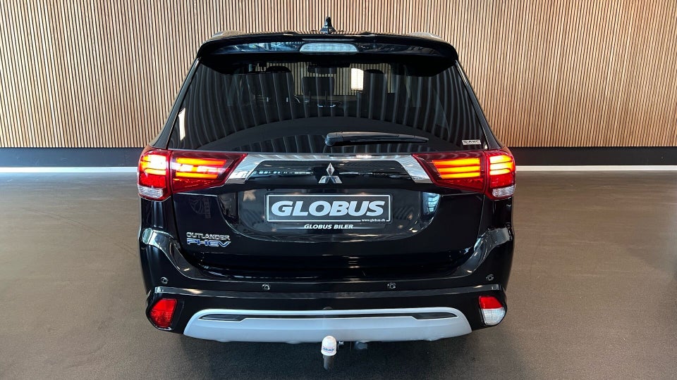 Mitsubishi Outlander 2,4 PHEV Limited CVT 4WD 5d