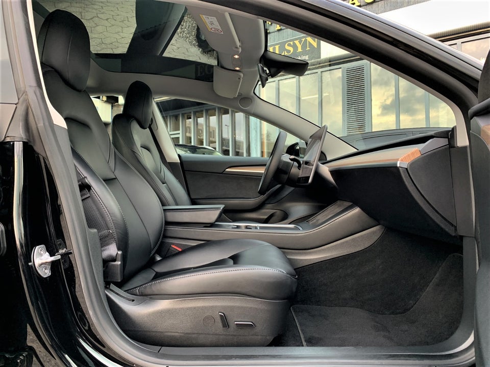 Tesla Model 3 RWD 4d