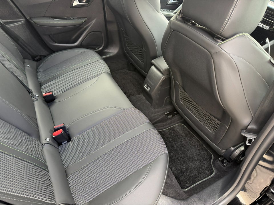 Peugeot e-208 50 GT 5d