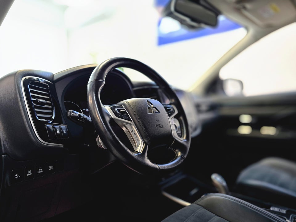 Mitsubishi Outlander 2,4 PHEV Intro Edition CVT 4WD 5d