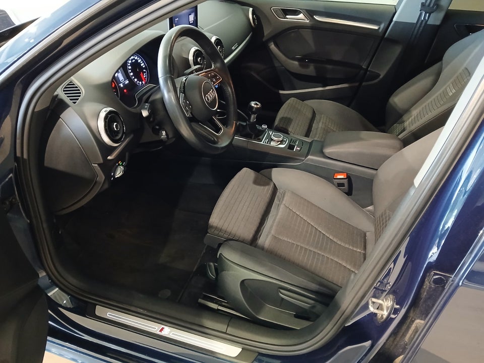 Audi A3 35 TFSi S-line Sportback 5d