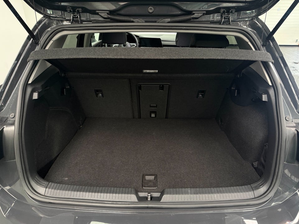 VW Golf VIII 1,4 eHybrid DSG 5d