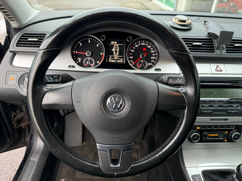 VW Passat 1,6 TDi 105 BlueMotion 4d