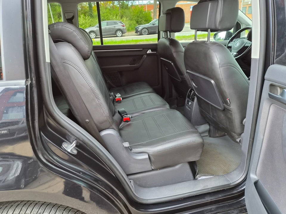 VW Touran 2,0 TDi 140 Comfortline DSG BMT 7prs 5d