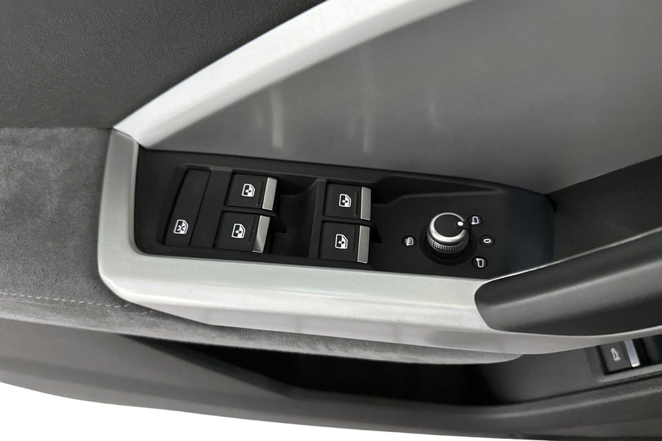 Audi Q3 45 TFSi e Attitude plus S-tr. 5d