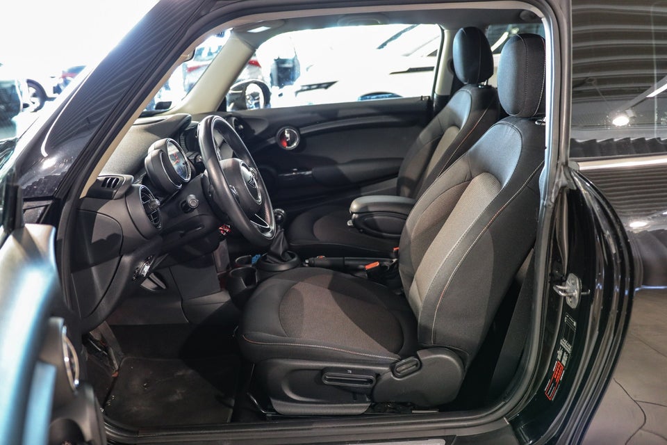 MINI Cooper 1,5 Essential Edition 5d
