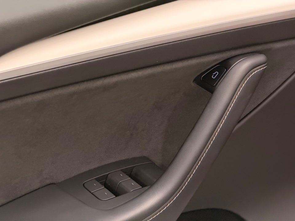 Tesla Model Y Long Range AWD 5d