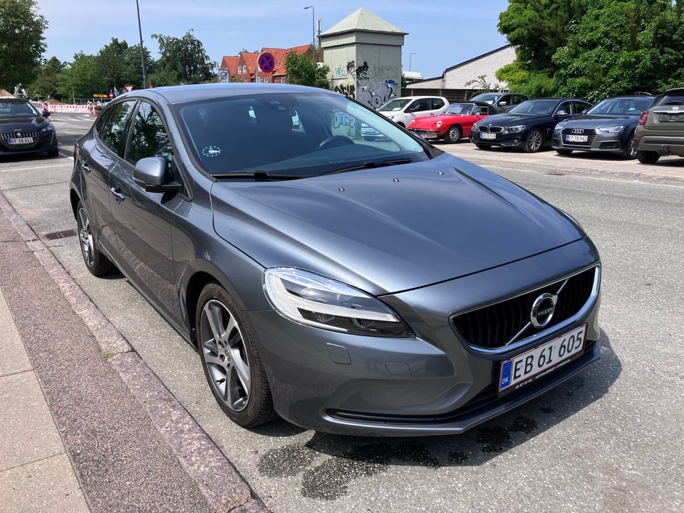 Volvo V40 2,0 D4 190 Momentum 5d