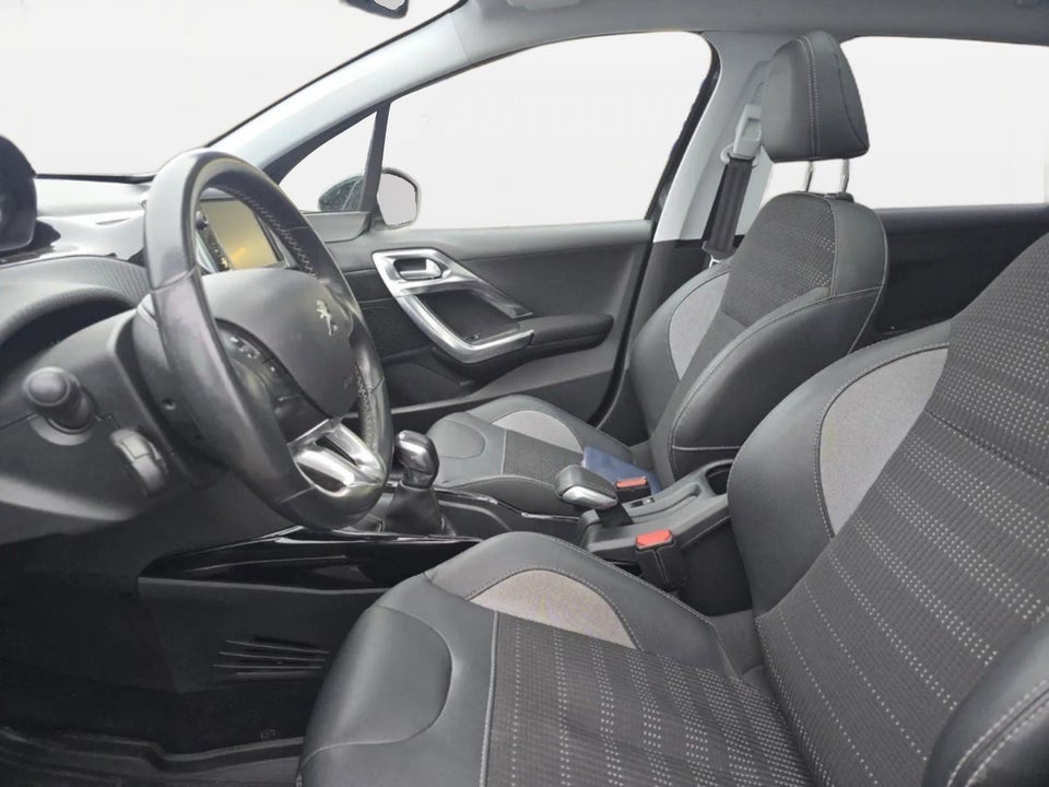 Peugeot 2008 1,2 e-THP 110 Allure Sky 5d