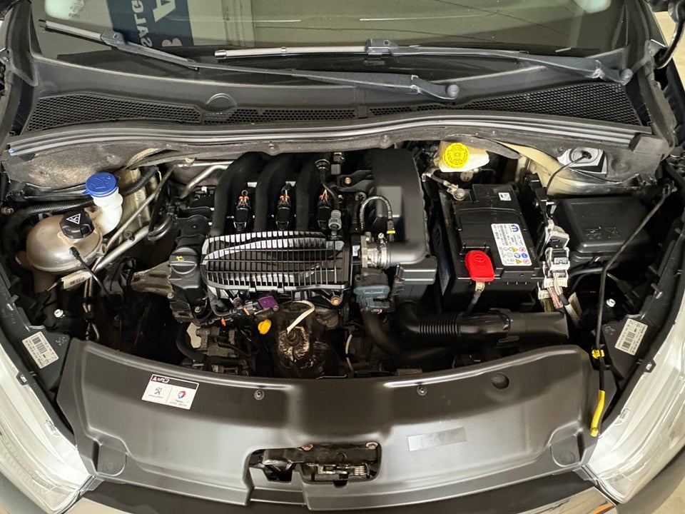 Peugeot 208 1,2 VTi 82 Allure Sky 5d