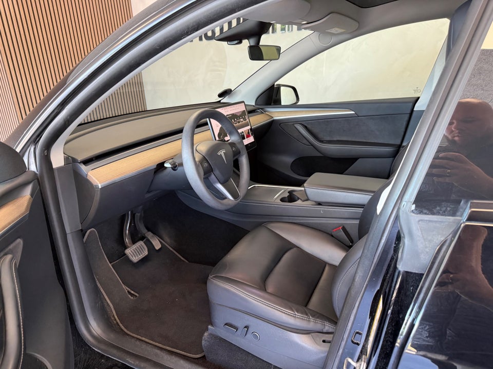 Tesla Model Y Long Range AWD 5d