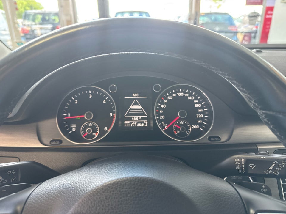 VW Passat 2,0 TDi 140 Highline Variant DSG BMT 5d