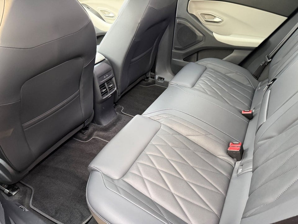 Ford Explorer 82 Premium Extended Range 5d