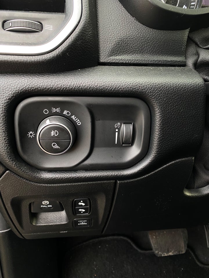 Dodge RAM 1500 5,7 V8 Hemi Laramie Sport aut. 4d