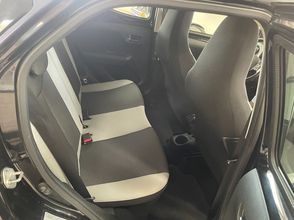 Toyota Aygo 1,0 VVT-i x-play 5d