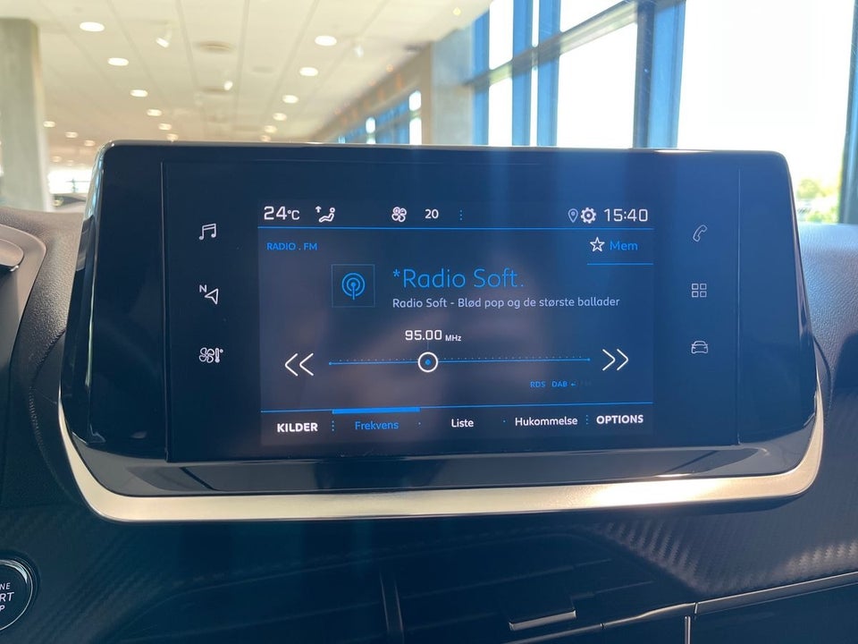 Peugeot 2008 1,2 PureTech 130 Selection Tech 5d