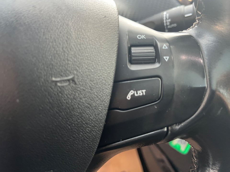 Peugeot 2008 1,2 e-THP 110 Allure Sky EAT6 5d