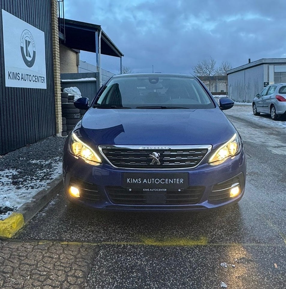 Peugeot 308 1,2 e-THP 130 Allure Sky 5d