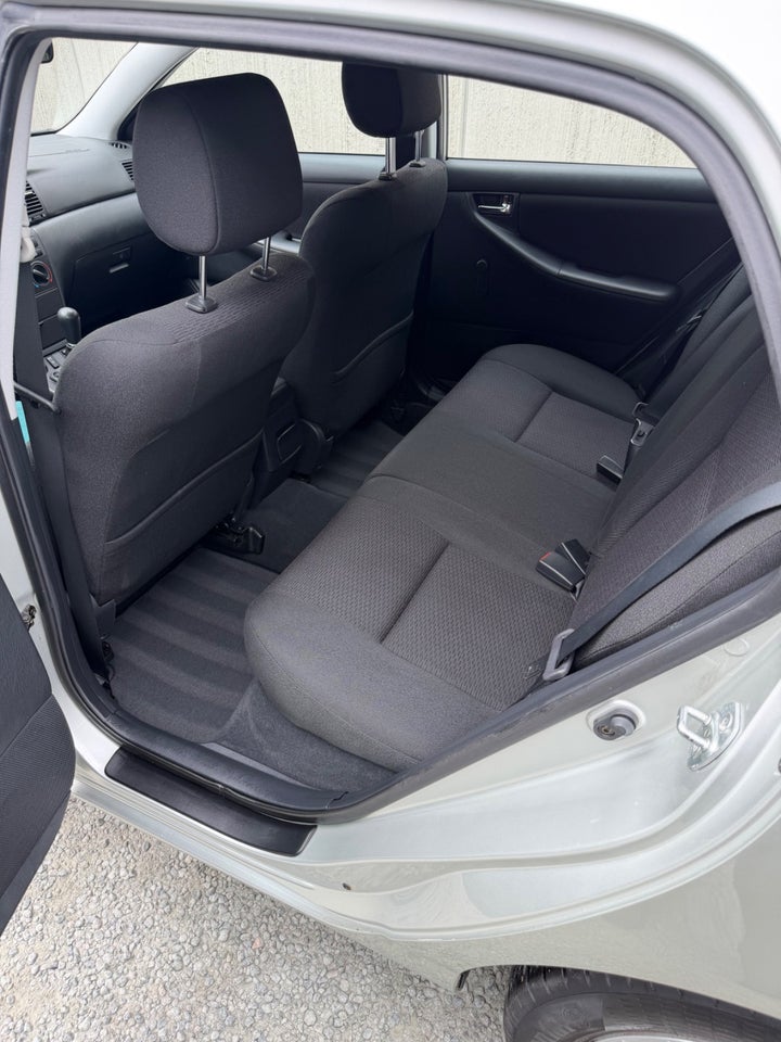 Toyota Corolla 1,6 Luna 5d