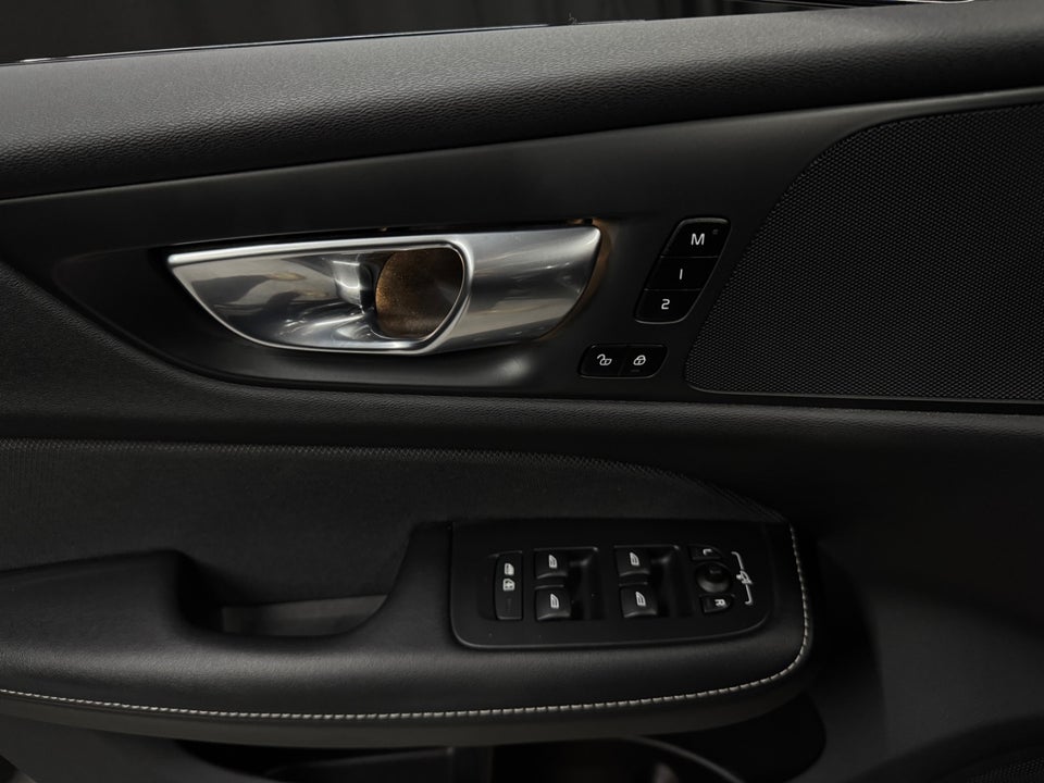 Volvo V60 2,0 T6 ReCharge R-Design aut. AWD 5d