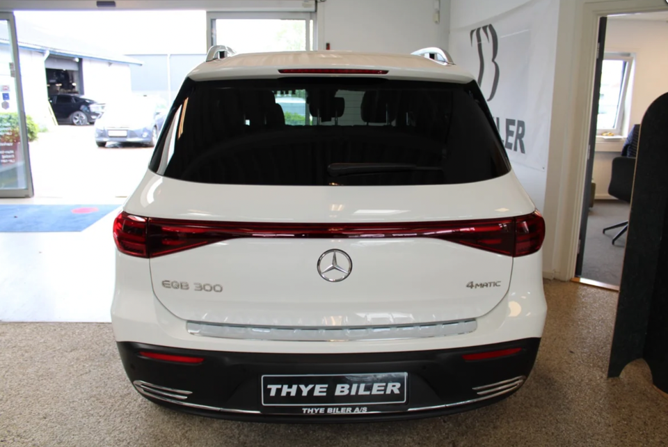 Mercedes EQB300 Progressive Advance Plus 4Matic 7prs 5d