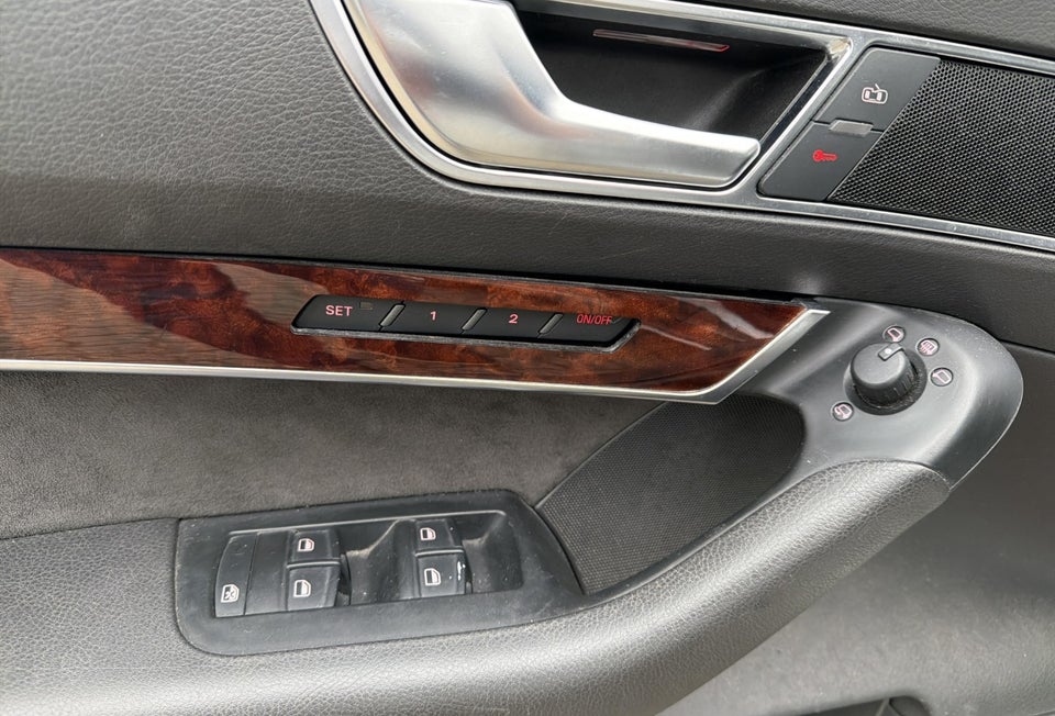 Audi A6 4,2 V8 Avant quattro Tiptr. 5d