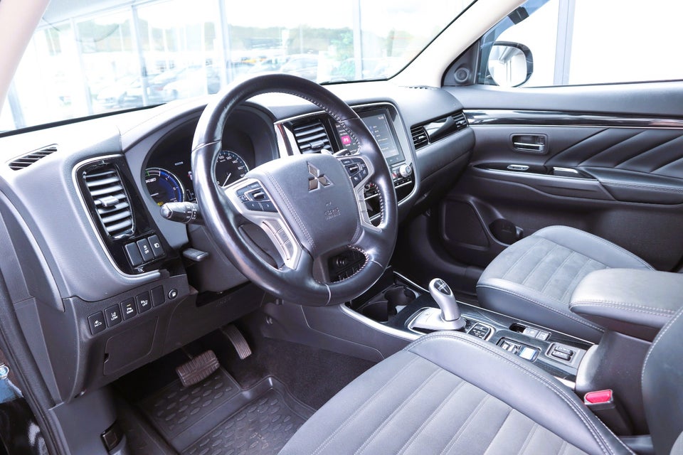 Mitsubishi Outlander 2,4 PHEV Intense CVT 4WD 5d