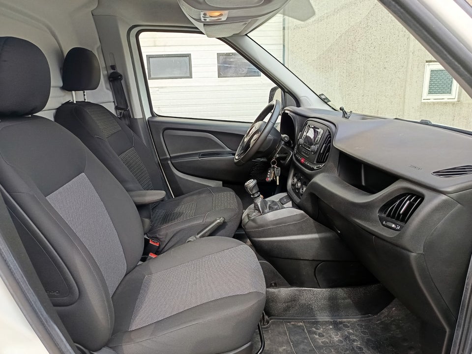 Fiat Doblò Cargo 1,4 T-Jet 120 Professional+ L2 4d