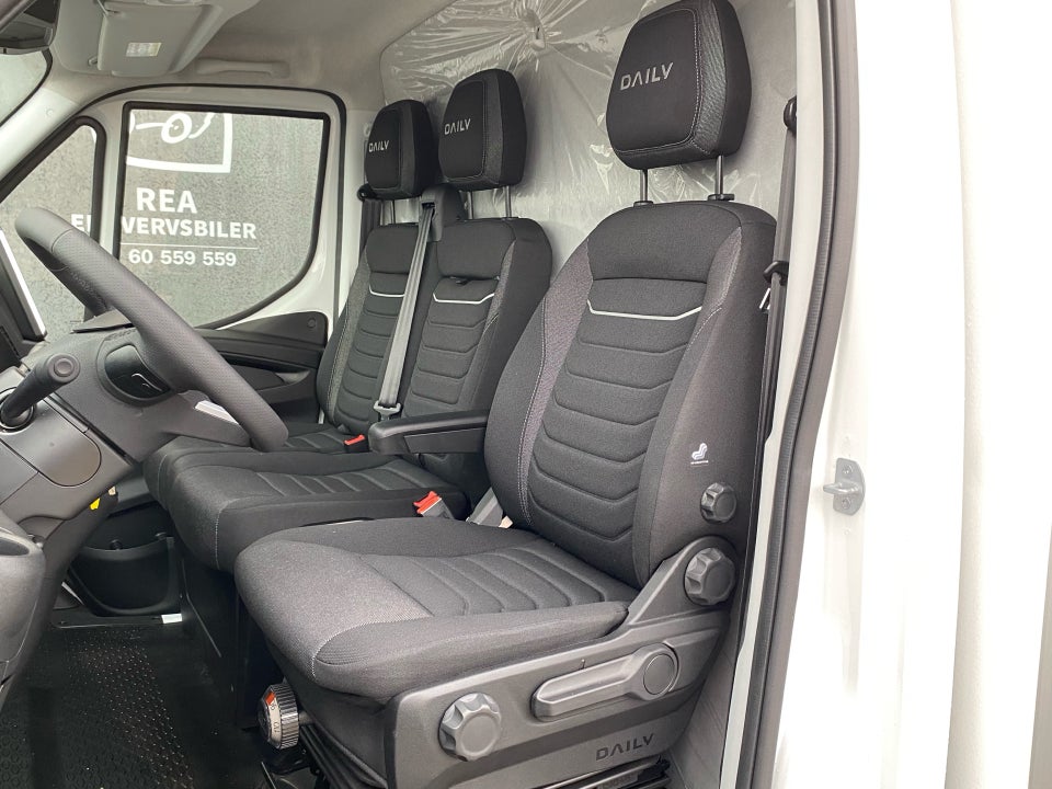 Iveco Daily 3,0 35S18 4100mm Box m/lift AG8