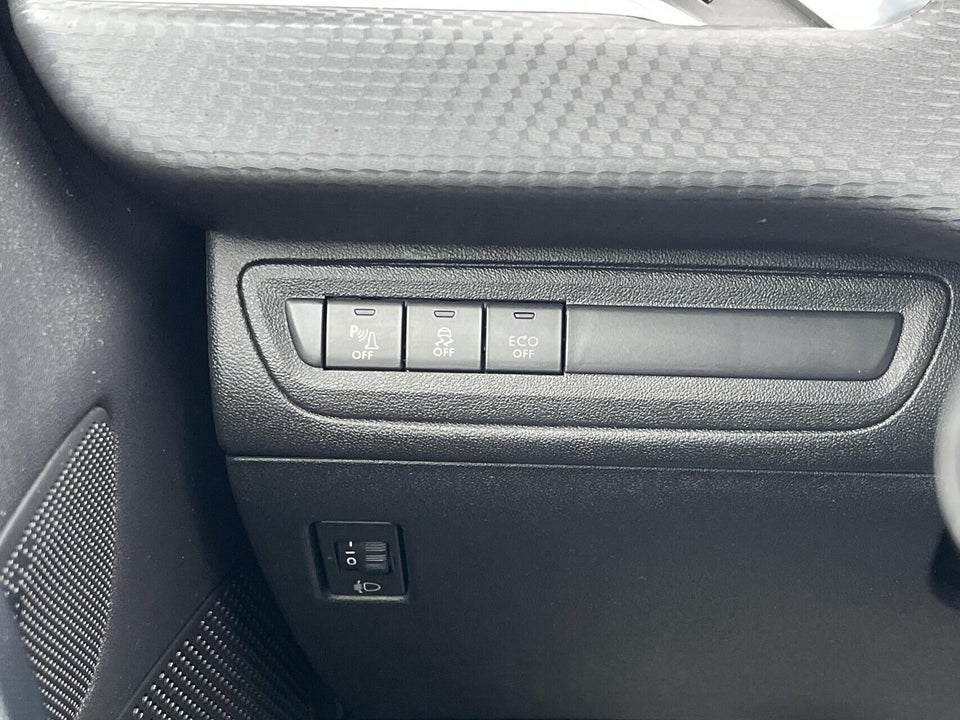 Peugeot 2008 1,6 BlueHDi 100 Allure Sky 5d