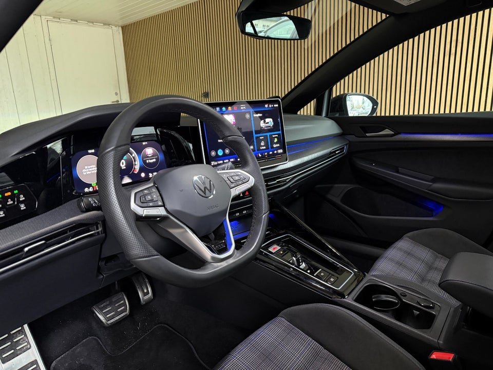 VW Golf VIII 1,5 GTE DSG 5d
