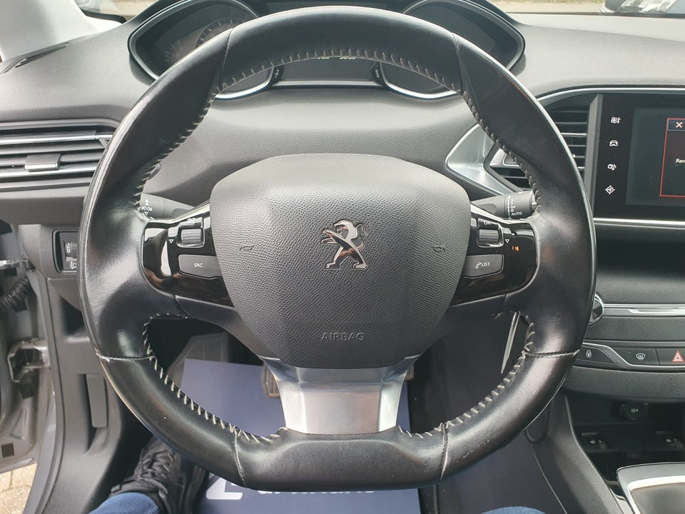 Peugeot 308 1,2 e-THP 130 Style 5d