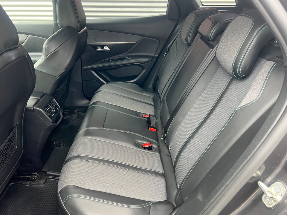 Peugeot 3008 1,6 Hybrid First Selection EAT8 5d