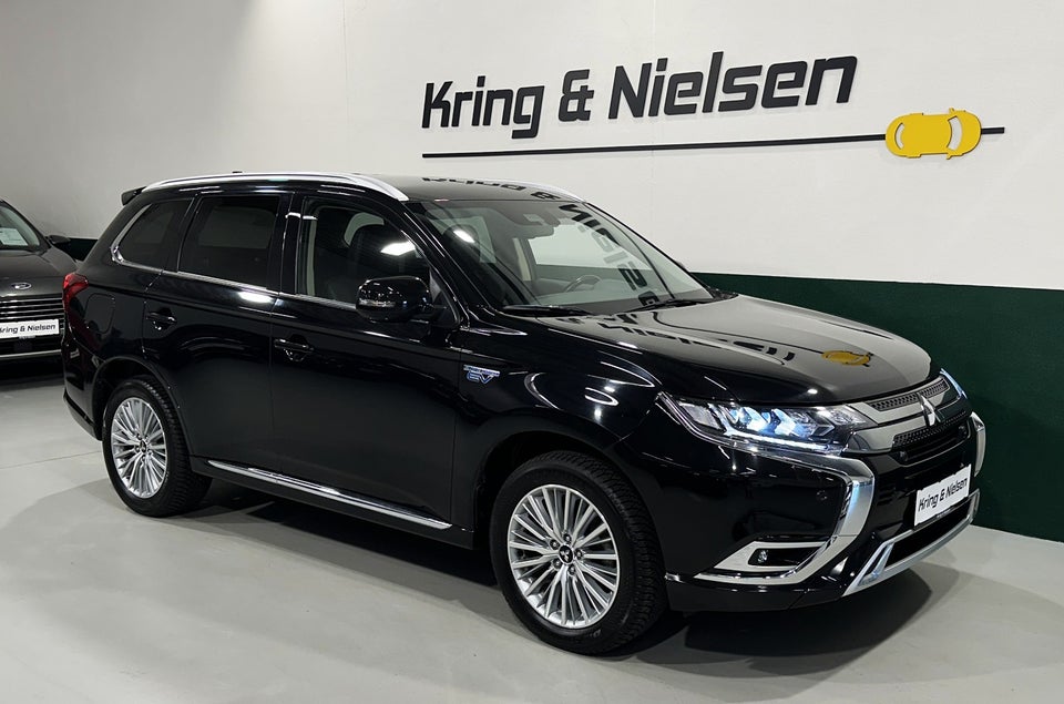 Mitsubishi Outlander 2,4 PHEV Luxury CVT 4WD 5d