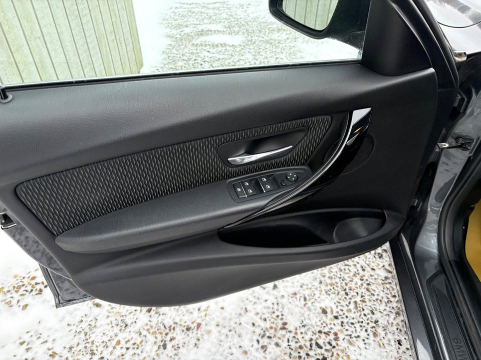 BMW 320d 2,0 Touring aut. 5d