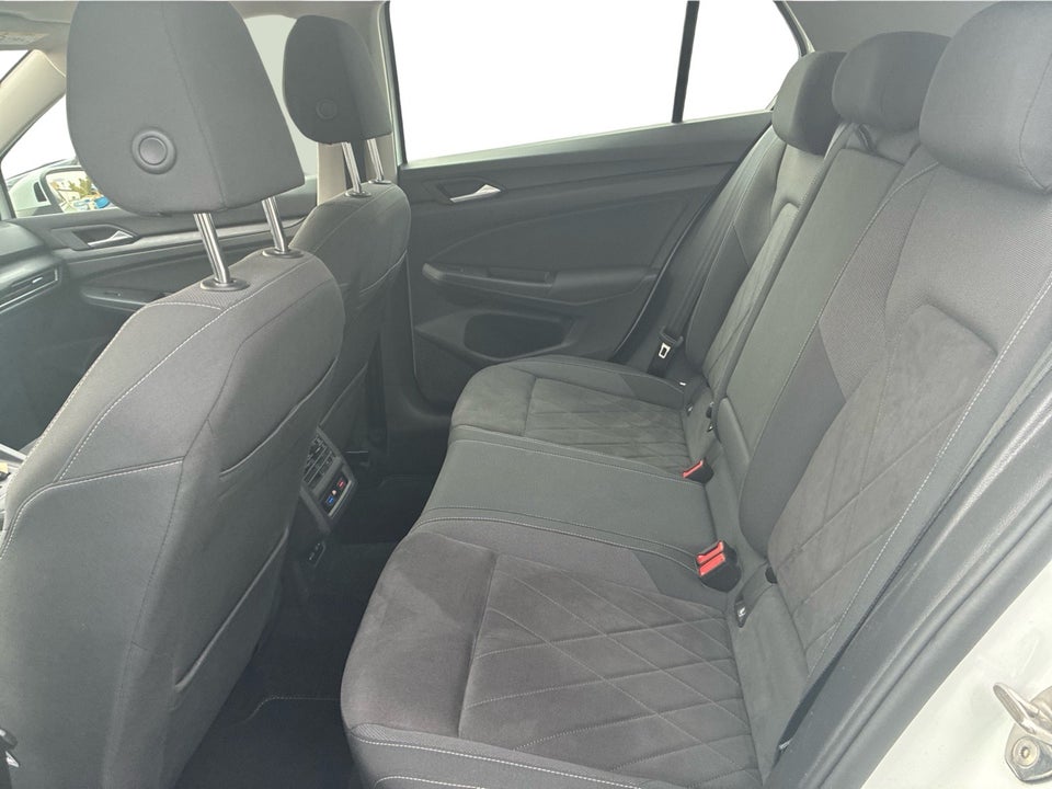 VW Golf VIII 1,5 eTSi 150 Life DSG 5d