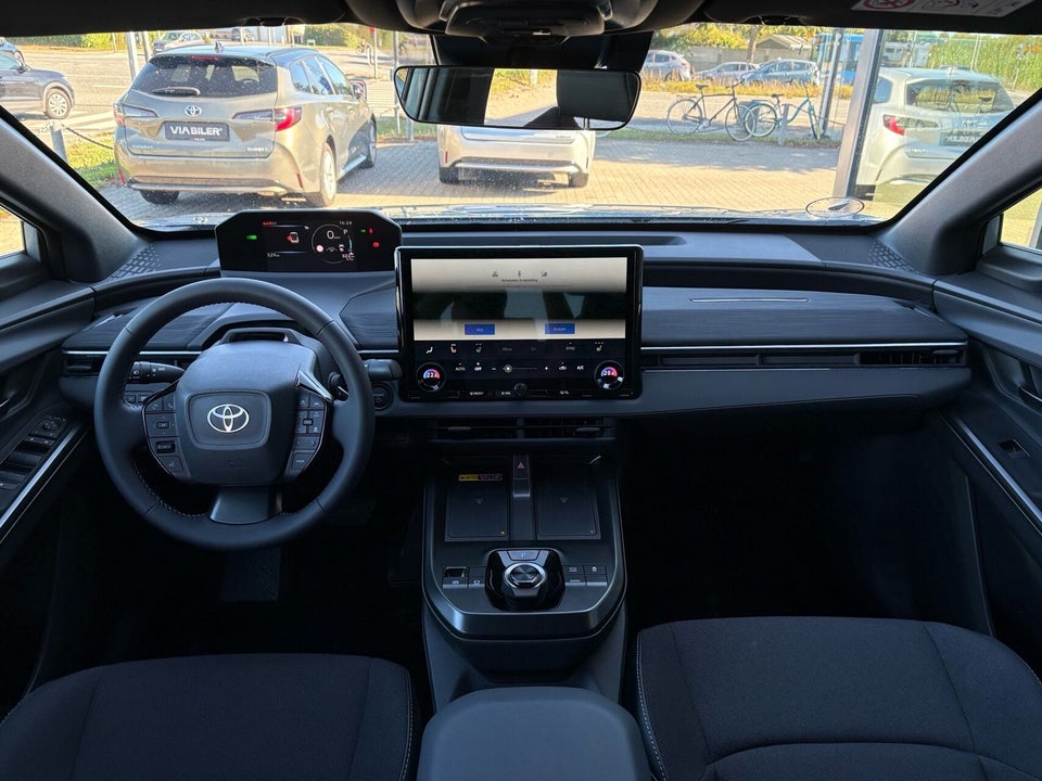 Toyota C-HR+ 77 Active 5d