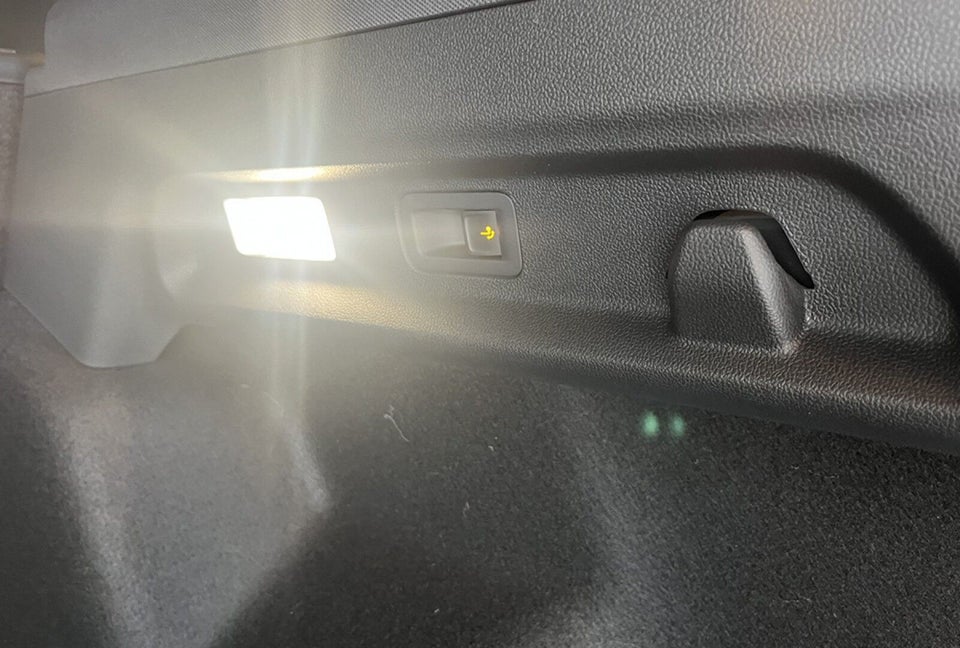 Ford Explorer 77 Premium Extended Range 5d