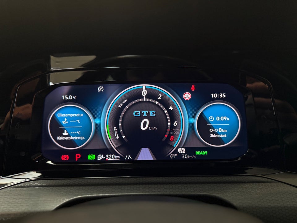 VW Golf VIII 1,4 GTE DSG 5d