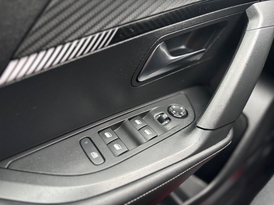 Peugeot 2008 1,2 PureTech 130 Allure EAT8 5d