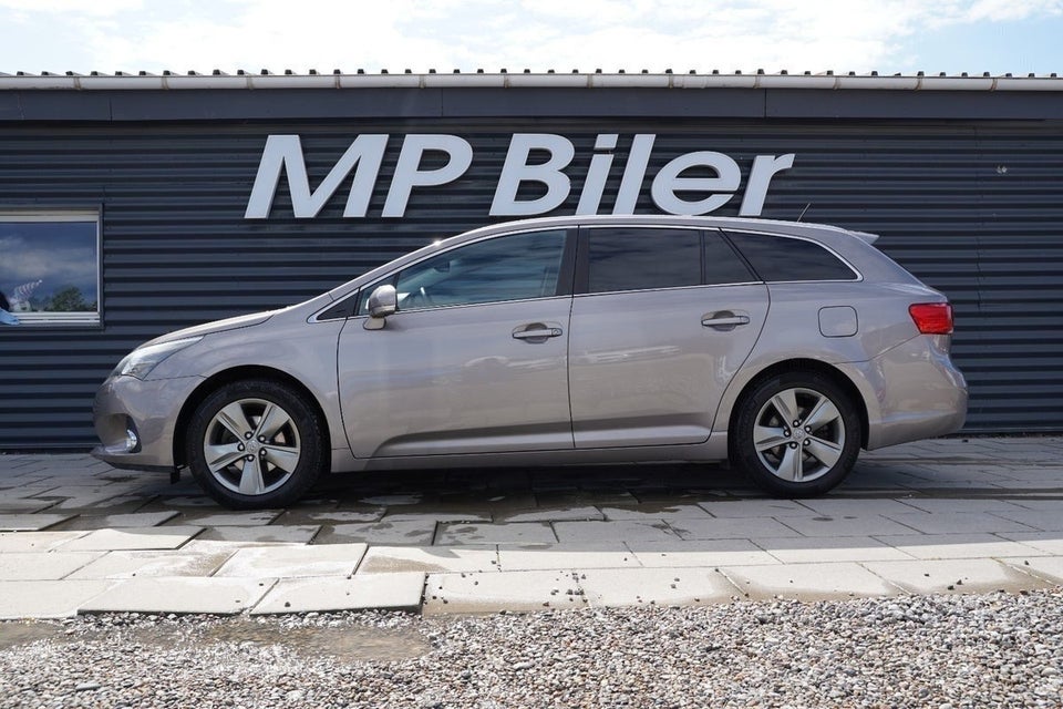 Toyota Avensis 1,8 VVT-i T2 Premium stc. 5d