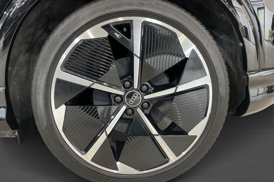 Audi Q4 e-tron 40 S-line 5d