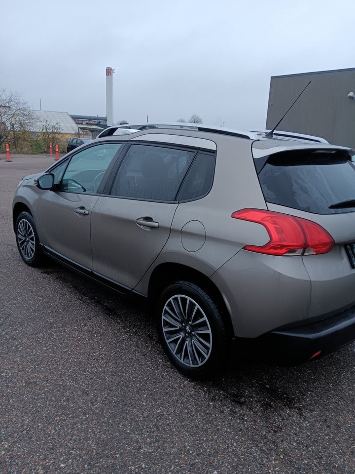 Peugeot 2008 1,2 VTi 82 Allure Sky 5d