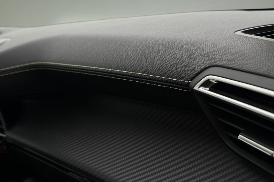 Peugeot e-208 50 GT 5d
