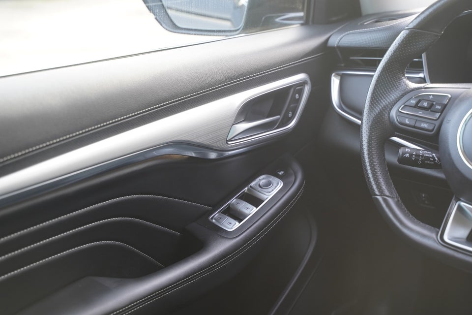 MG Marvel R Luxury 5d