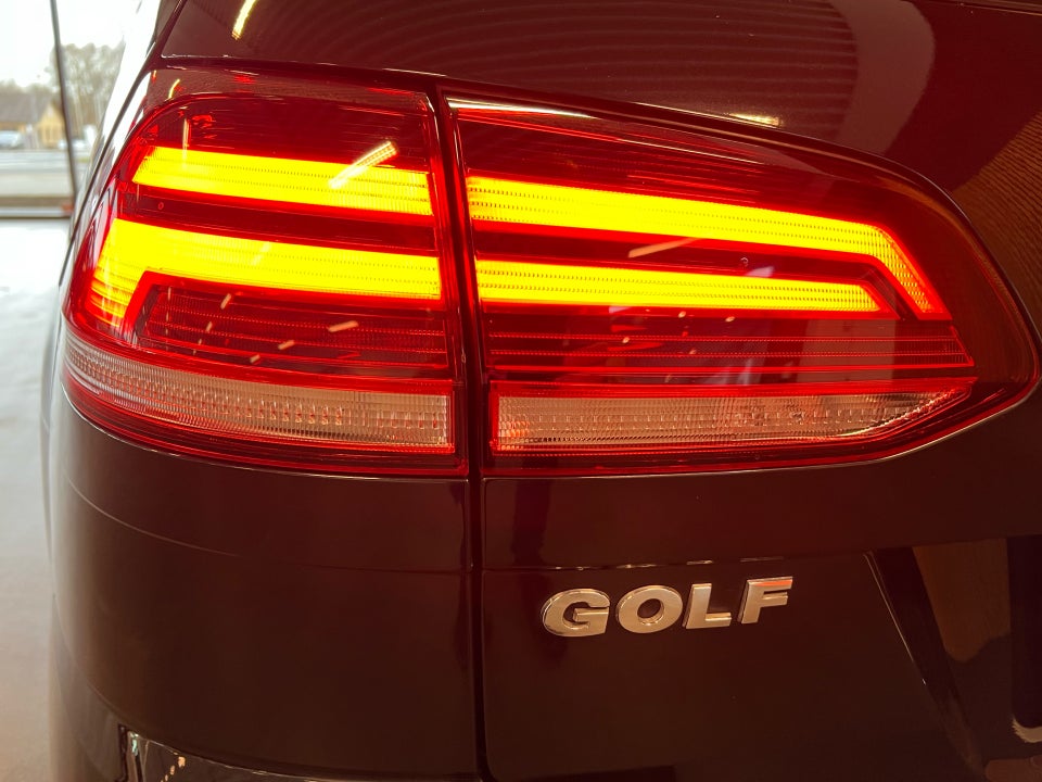 VW Golf VII 1,6 TDi 115 Comfortline Connect Variant 5d
