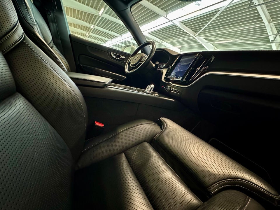 Volvo XC60 2,0 T8 407 R-Design aut. AWD 5d