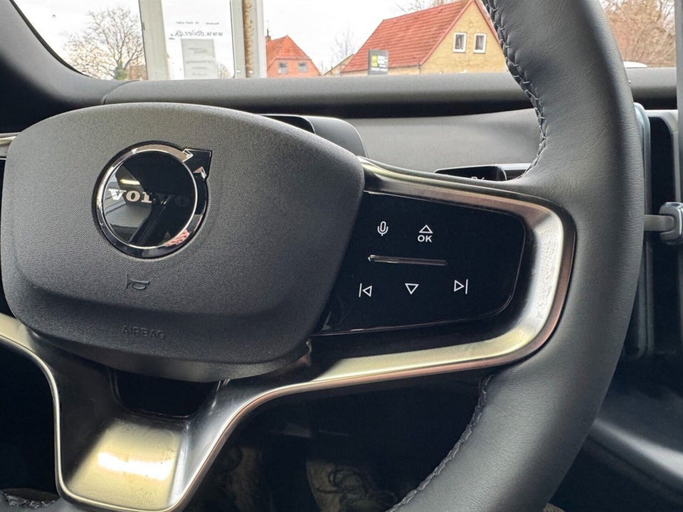 Volvo EX30 Extended Range Plus 5d