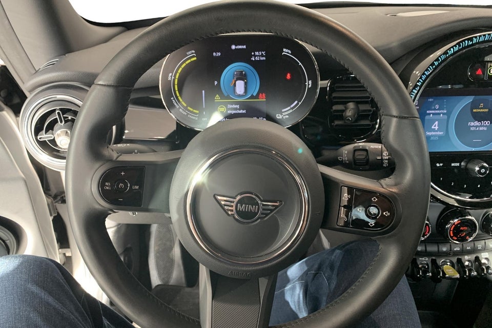 MINI Cooper SE Classic Trim 3d